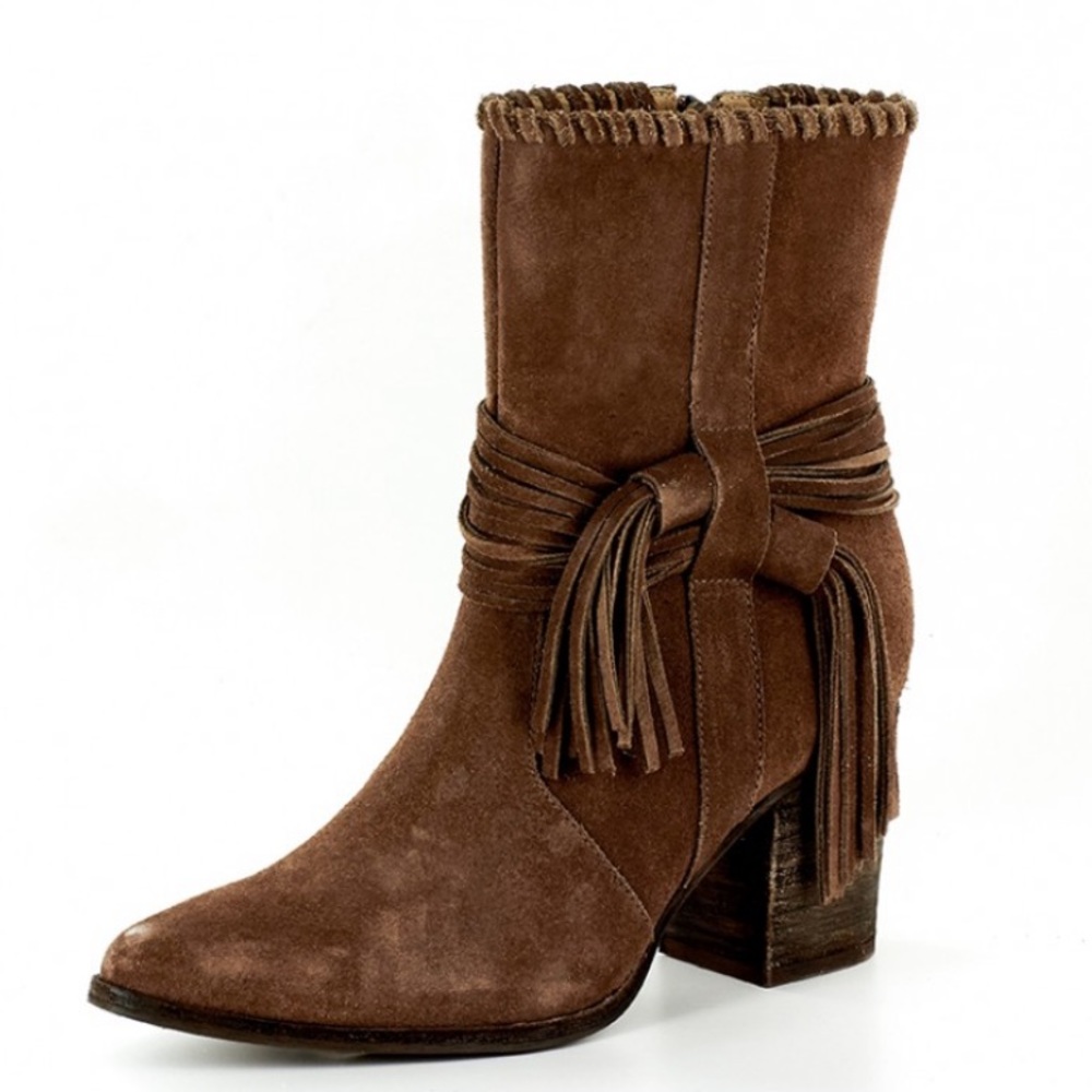 Chocolat Blu suede boots